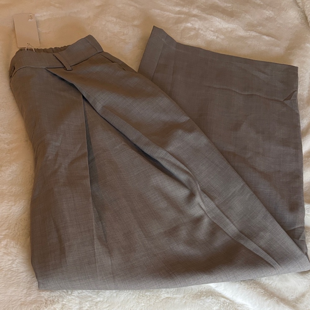 Chic Gray Women's Trousers - Picture 2 of 8